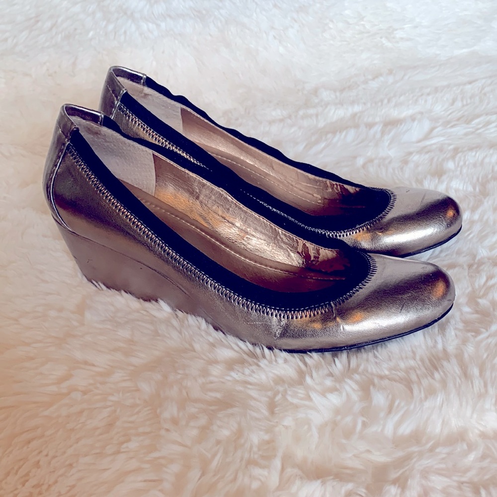 BCBGeneration Super-comfy Wedge Pumps in Metallic Bronze with Black Elastic Trim